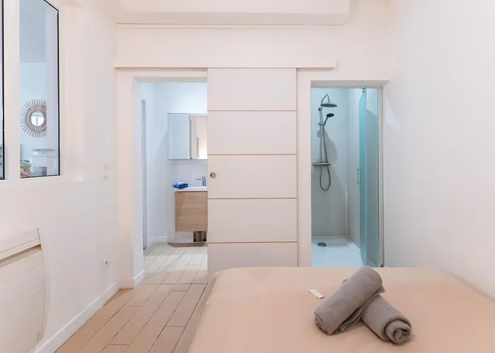 Center - Modern Cocoon - Bookingalsace